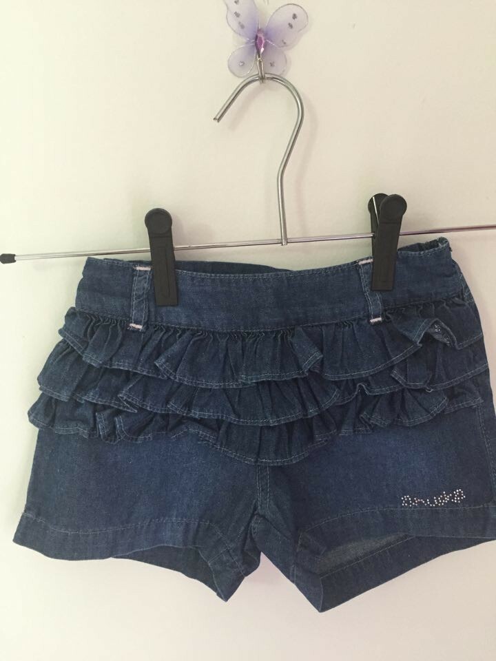 short jeans com babado