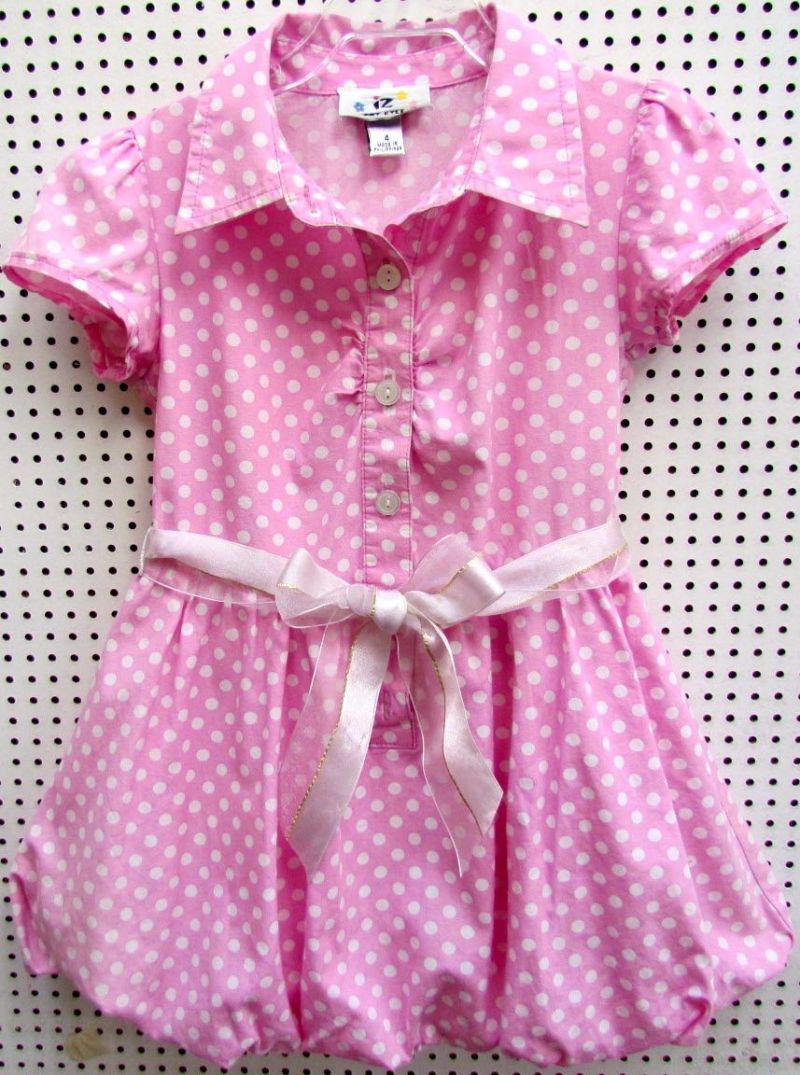 vestido rosa com bolinha branca