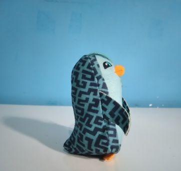 Pelúcia Chaveiro Pinguim azul Animal Jam McDonald`s - Sem faixa etaria - Mc Donald`s
