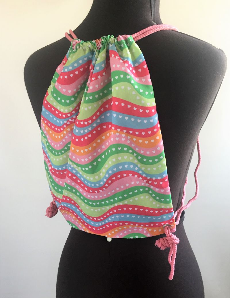 Mochila Saco Infantil Da Alphabeto Multiocolorida no Ficou Pequeno -  Desapegos de Acessórios quase novos ou nunca usados para bebês, crianças e  mamães. 688296