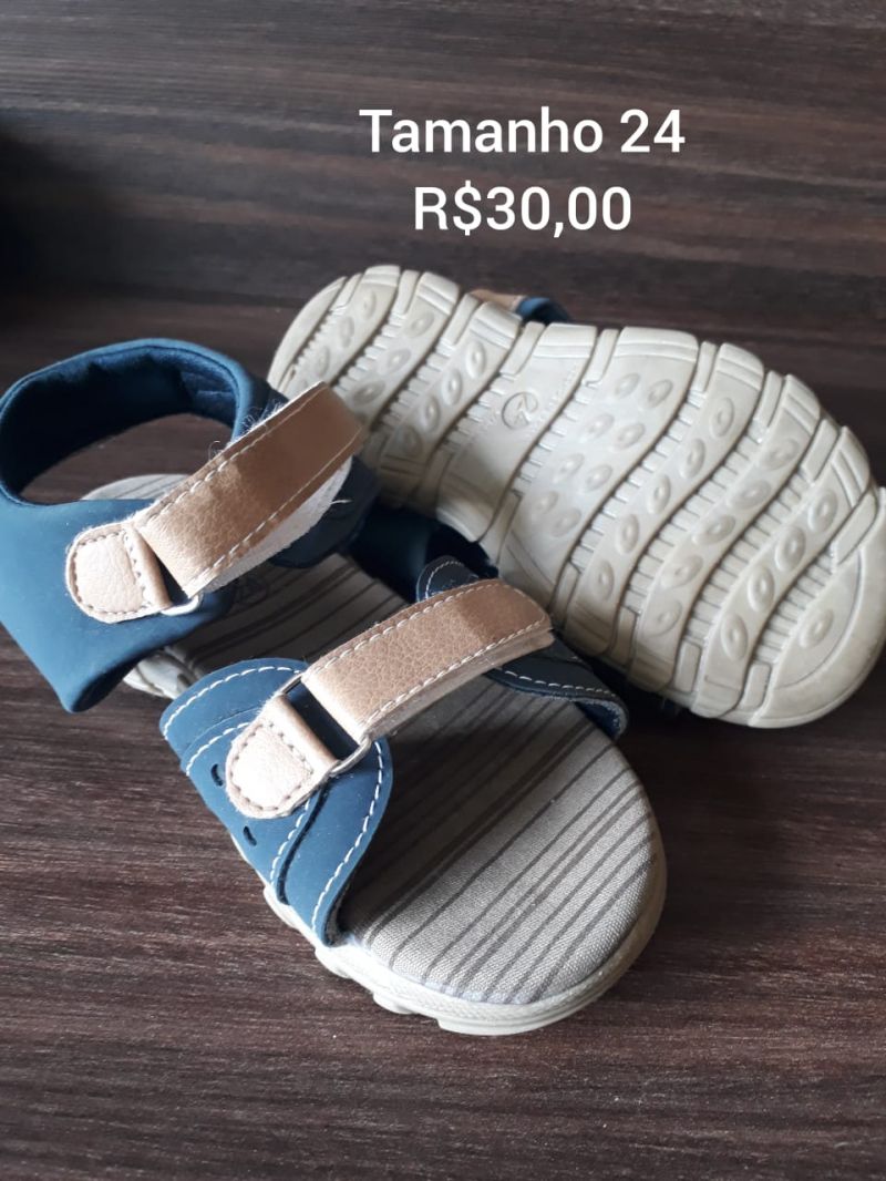 Sandália Menino Azul marinho e bege 24 no Ficou Pequeno - Desapegos de  Sapatos quase novos ou nunca usados para bebês, crianças e mamães. 751972
