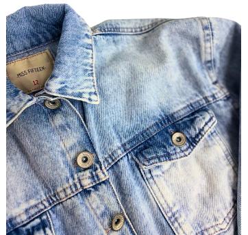Jaqueta Jeans Infantil Miss Fifteen Azul Claro – Barra Desfiada e Lavagem Estona - 10 anos - Sem etiqueta Importado