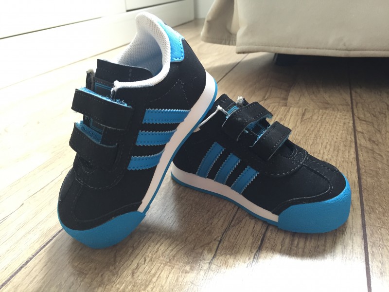 tenis adidas azul e preto