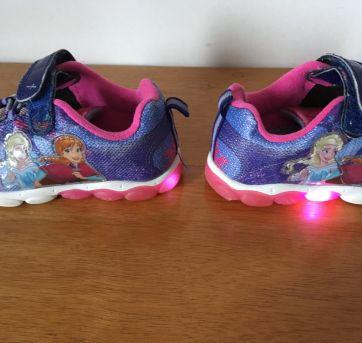 tênis da frozen