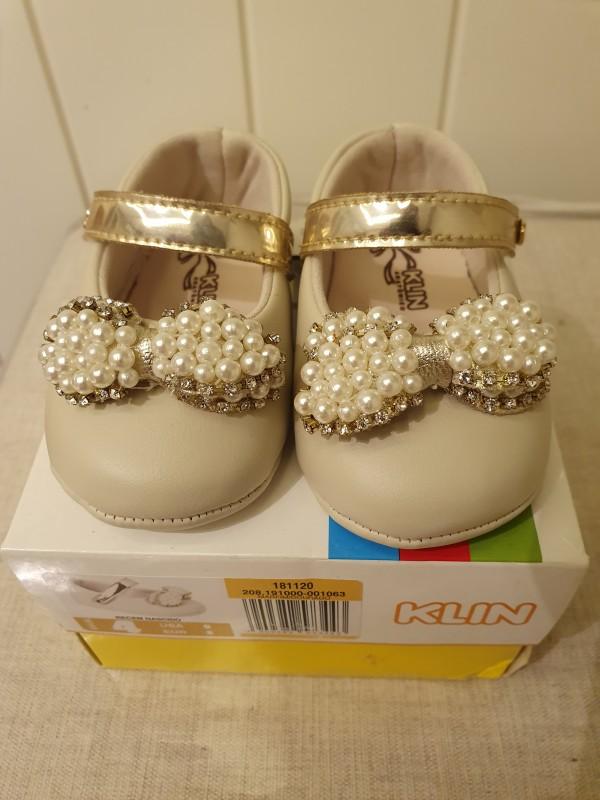 Sapatinho pérola e strass 16 no Ficou Pequeno - Desapegos de Sapatos quase  novos ou nunca usados para bebês, crianças e mamães. 892239