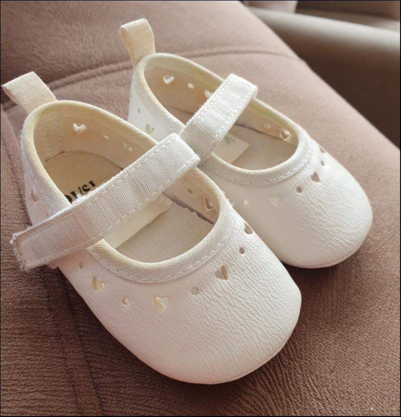 Sapatinho branco em couro 16 no Ficou Pequeno Desapegos de Sapatos quase novos ou nunca usados Sapatinho branco em couro 16 no Ficou Pequeno Desapegos de Sapatos quase novos ou nunca usados