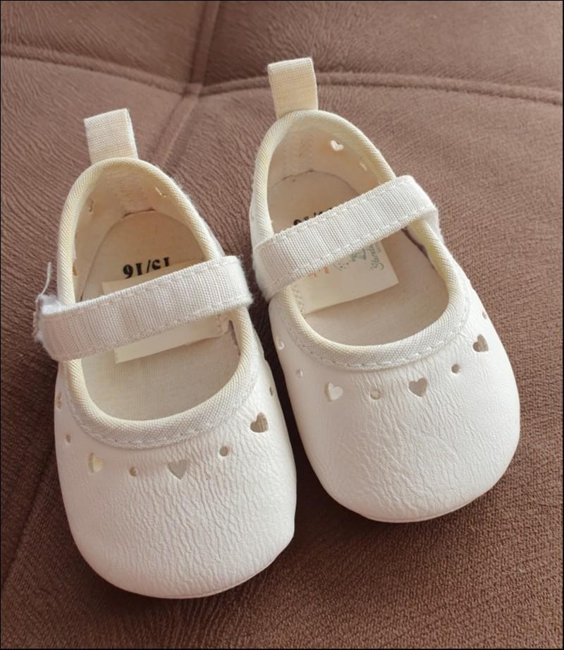 Sapatinho branco em couro 16 no Ficou Pequeno Desapegos de Sapatos quase novos ou nunca usados Sapatinho branco em couro 16 no Ficou Pequeno Desapegos de Sapatos quase novos ou nunca usados