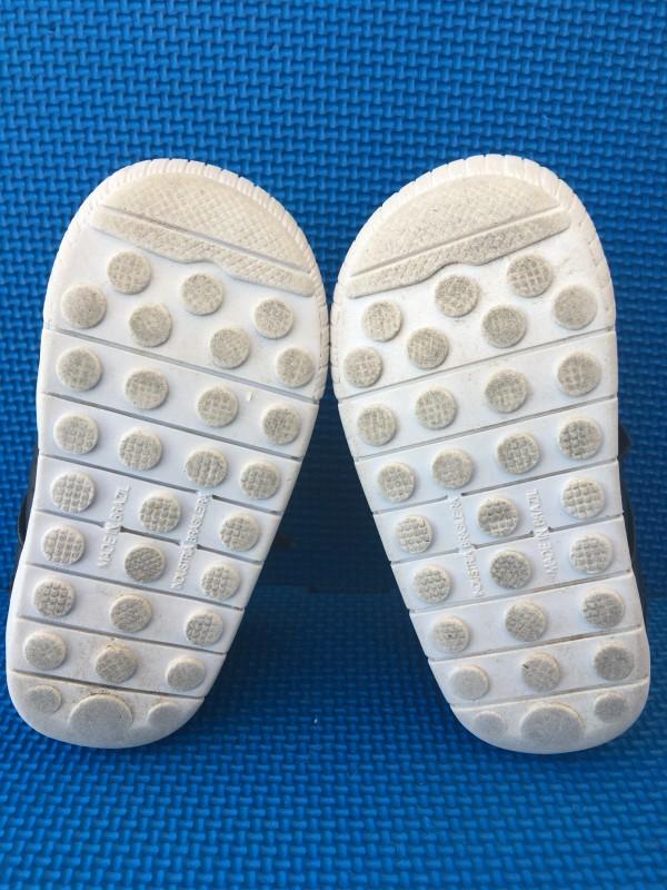 TÊNIS INFANTIL ABOTINADO E COM VELCRO MARCA: POIM - LOJAS RENNER 22 no  Ficou Pequeno - Desapegos de Sapatos quase novos ou nunca usados para  bebês, crianças e mamães. 895540