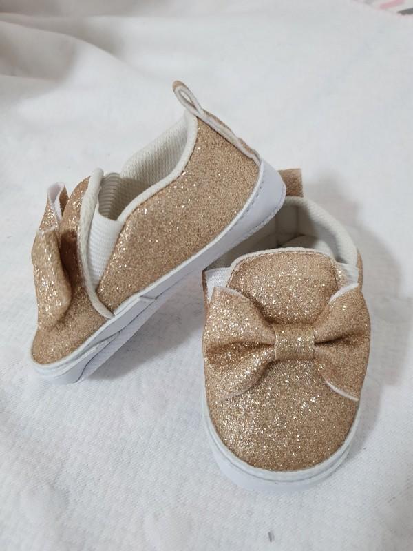sapatinho dourado glitter - Menina - 17/18 17 no Ficou Pequeno - Desapegos  de Sapatos quase novos ou nunca usados para bebês, crianças e mamães. 886754