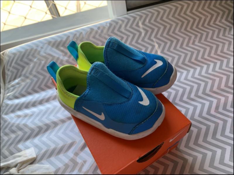 tenis nike lil swoosh