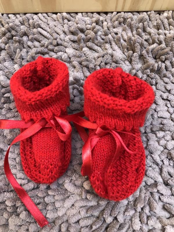 Sapatinho de lã - Vermelho com laçarote - Recem-Nascido Recém Nascido no  Ficou Pequeno - Desapegos de Roupas quase novas ou nunca usadas para bebês,  crianças e mamães. 1027443